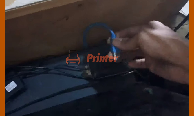 colokkan kabel printer ke komputer